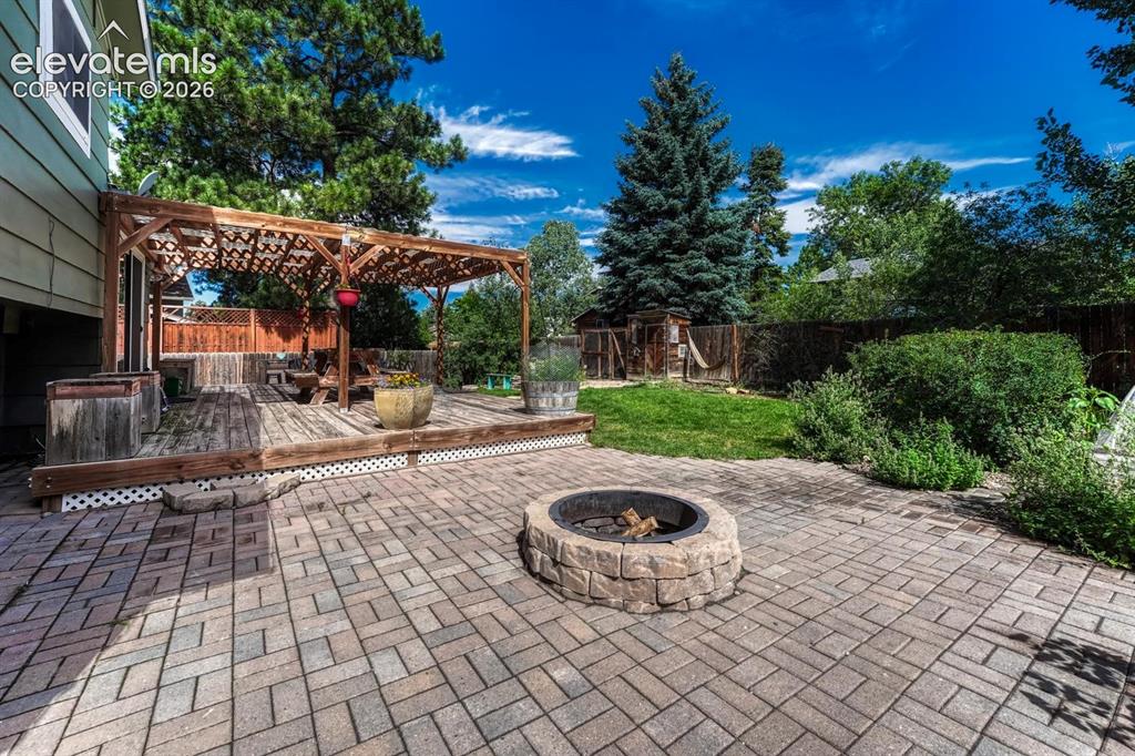 Image 36 of 50: Beautiful yard for entertaining and having fun.