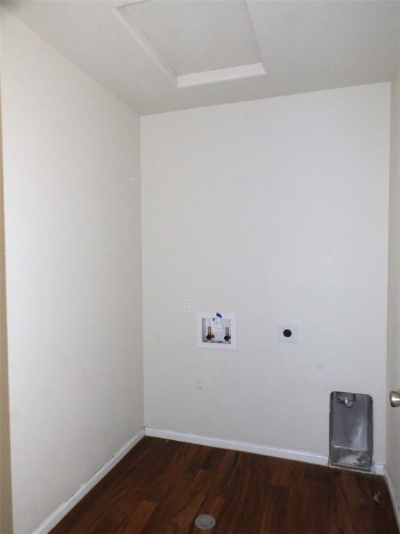 Image 13 of 16: Laundry