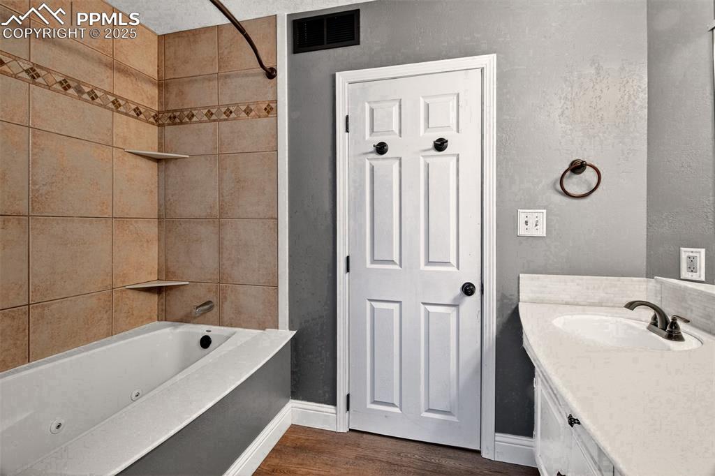 Image 10 of 22: Bathroom