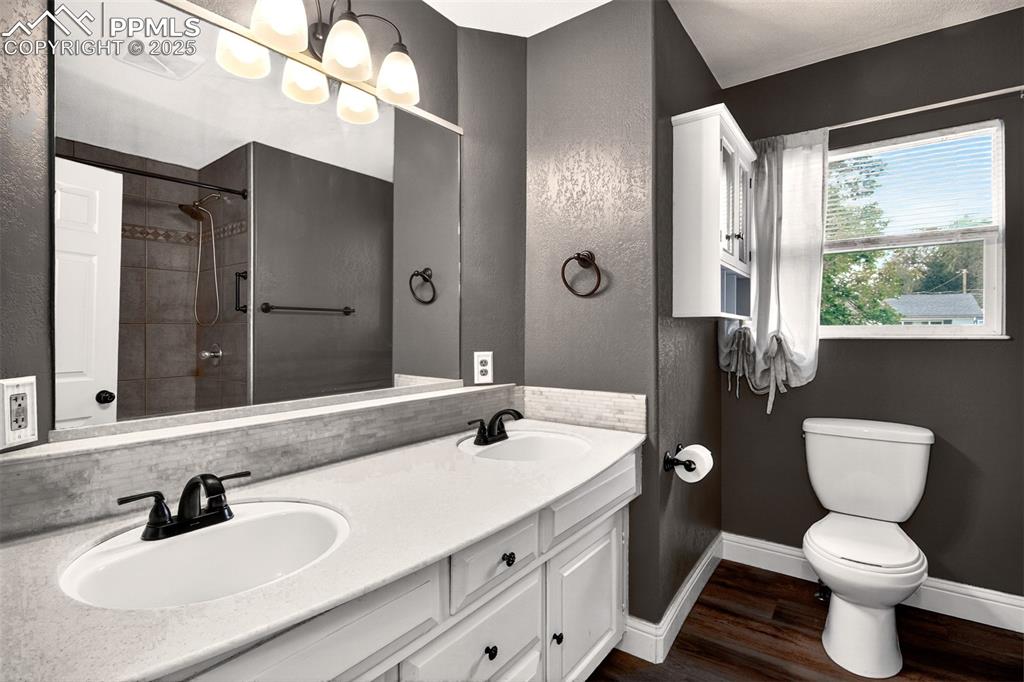 Image 11 of 22: Bathroom