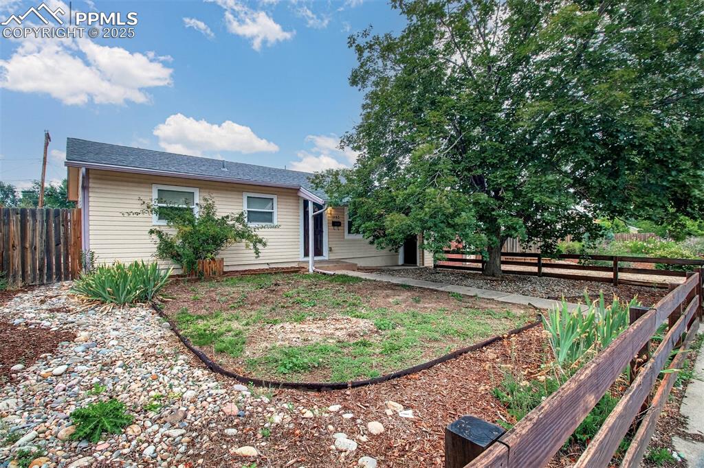 Image 19 of 22: Yard
