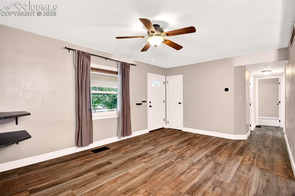 Image 4 of 22: Living Room