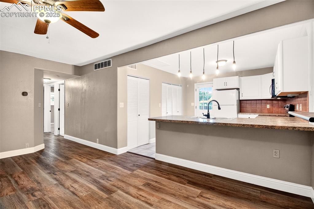 Image 7 of 22: Kitchen