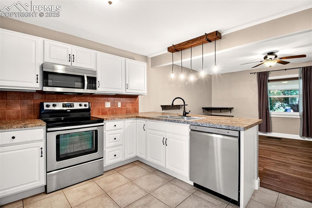Image 8 of 22: Kitchen
