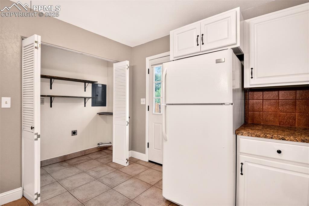 Image 9 of 22: Kitchen