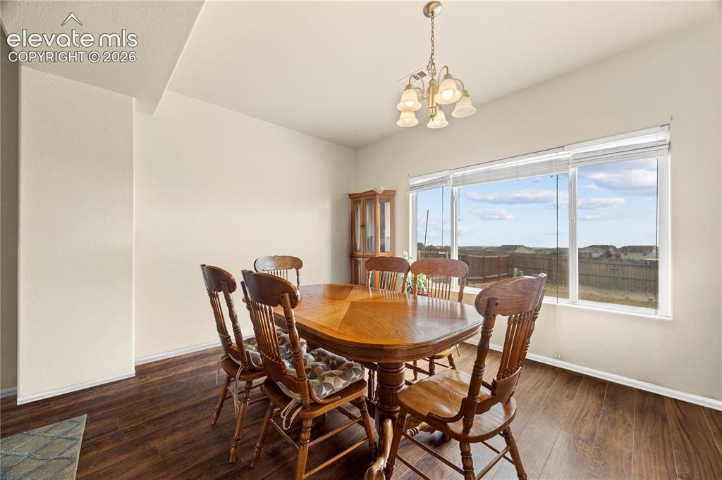 Image 11 of 34: Dining Area