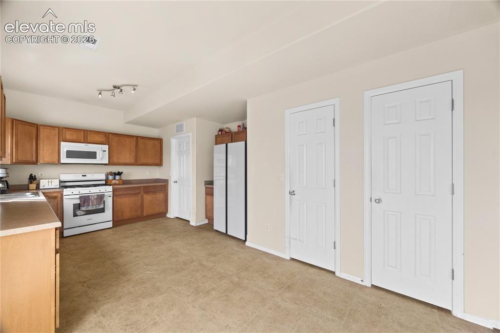 Image 13 of 34: Kitchen