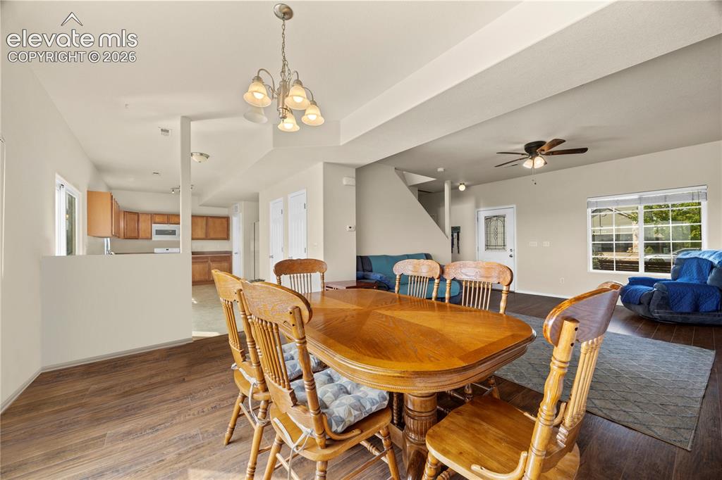 Image 9 of 34: Dining Area