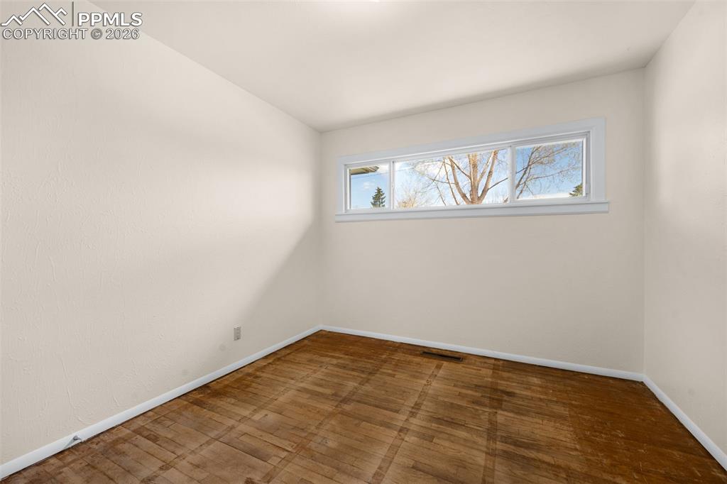 Image 18 of 28: Bedroom #3