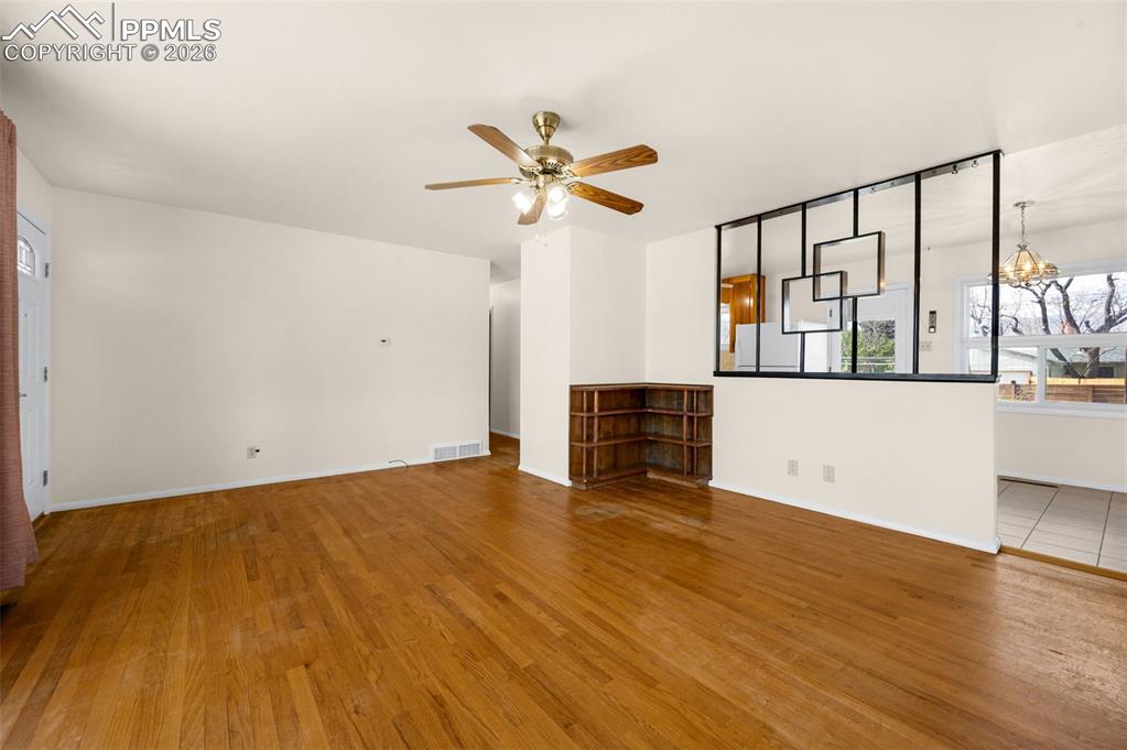 Image 6 of 28: Dining Area back right