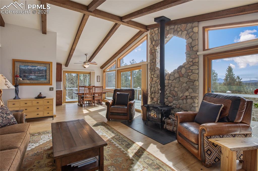 Image 11 of 40: A beautiful, perfectly maintained home