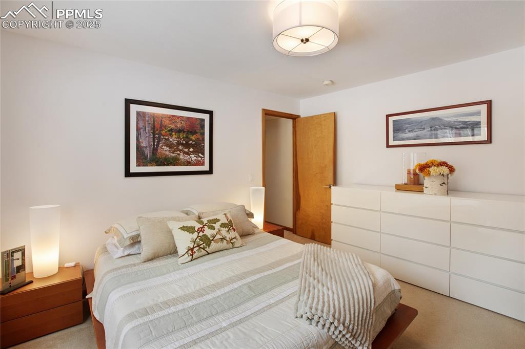 Image 32 of 40: So roomy and welcoming