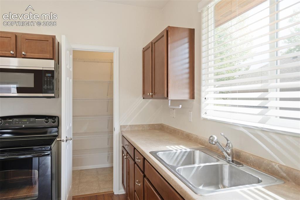 Image 11 of 45: Kitchen