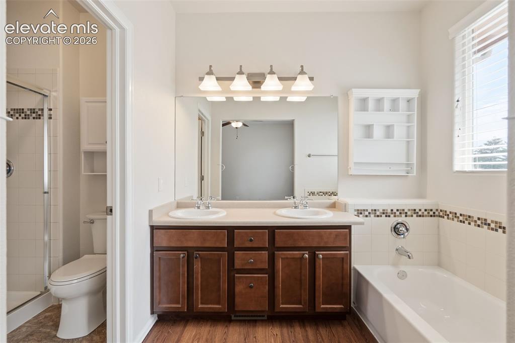 Image 17 of 45: Bathroom