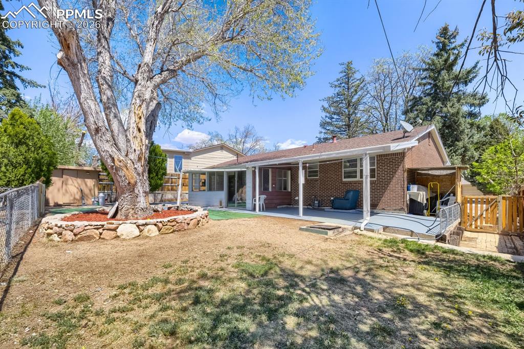 Image 11 of 12: Back of Structure