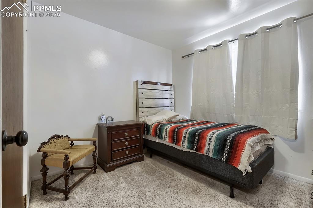 Image 8 of 12: Bedroom