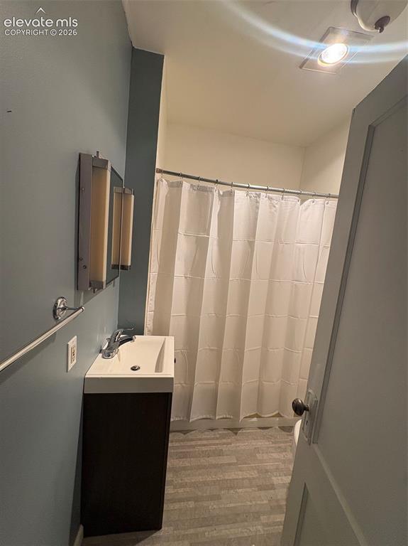 Image 11 of 24: Bathroom