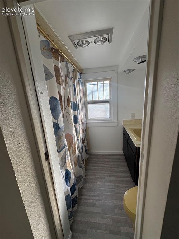 Image 16 of 24: Bathroom