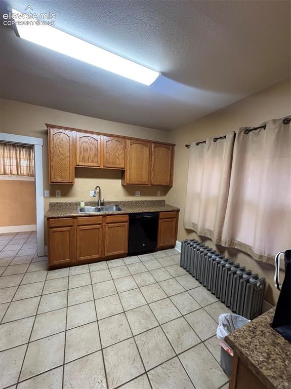 Image 2 of 24: Kitchen