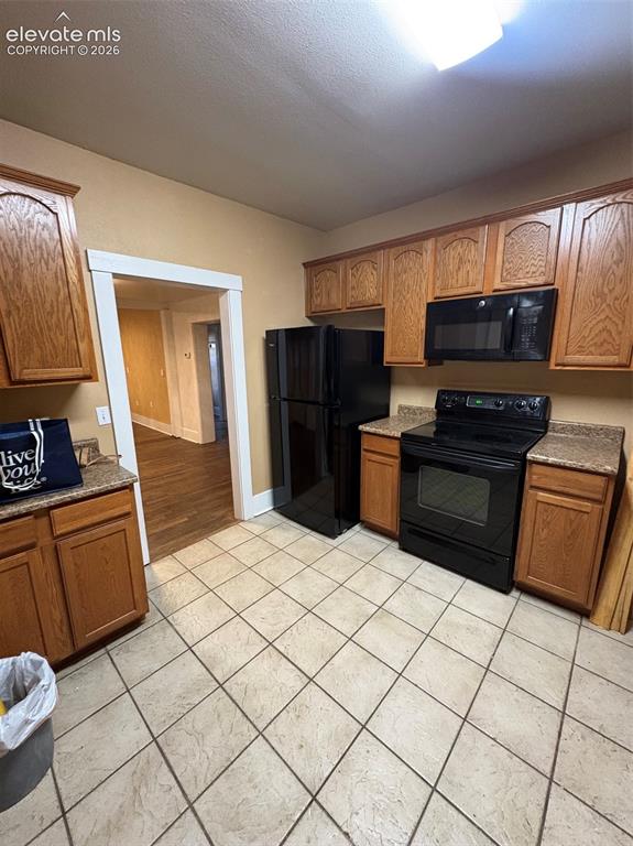 Image 3 of 24: Kitchen