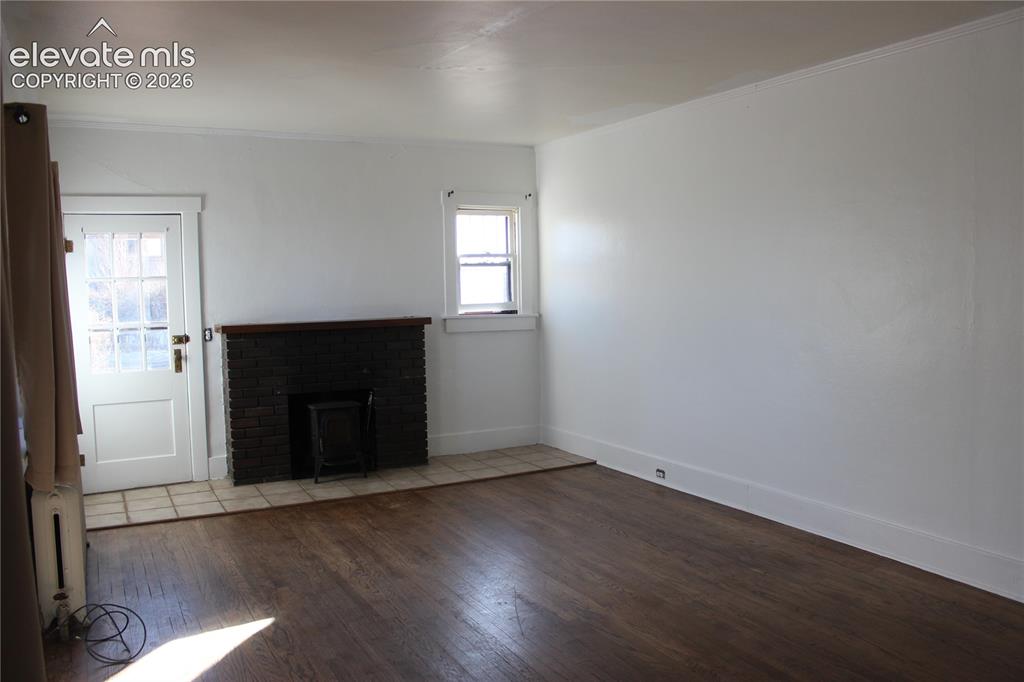 Image 5 of 24: Living Room