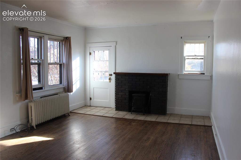 Image 6 of 24: Living Room