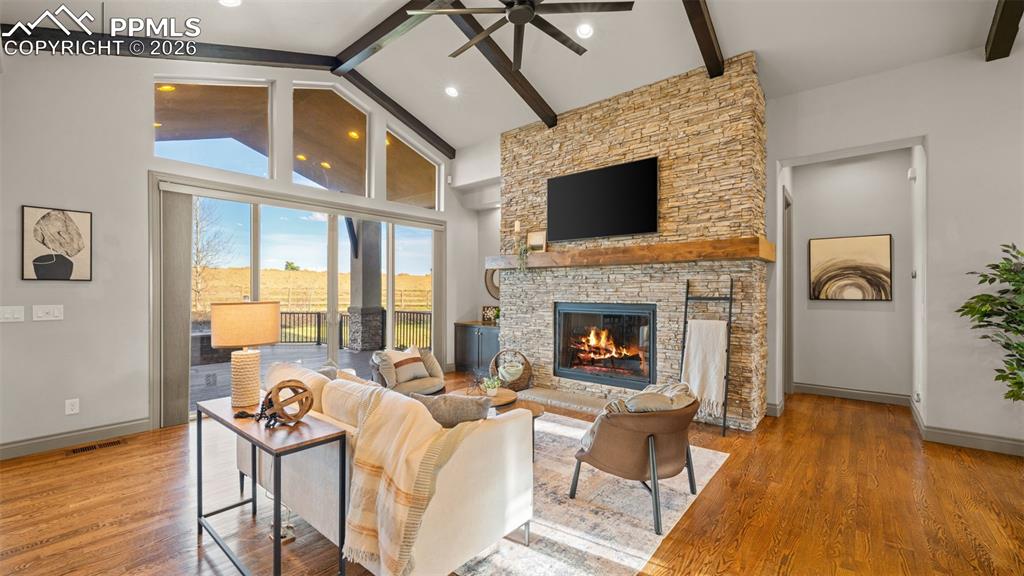 Image 11 of 45: Living Room