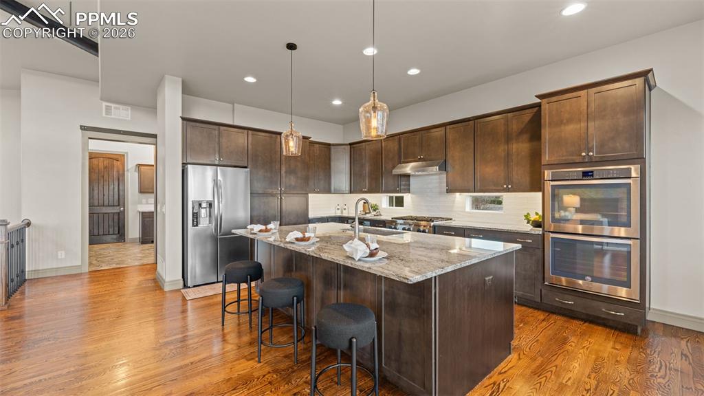 Image 14 of 45: Kitchen