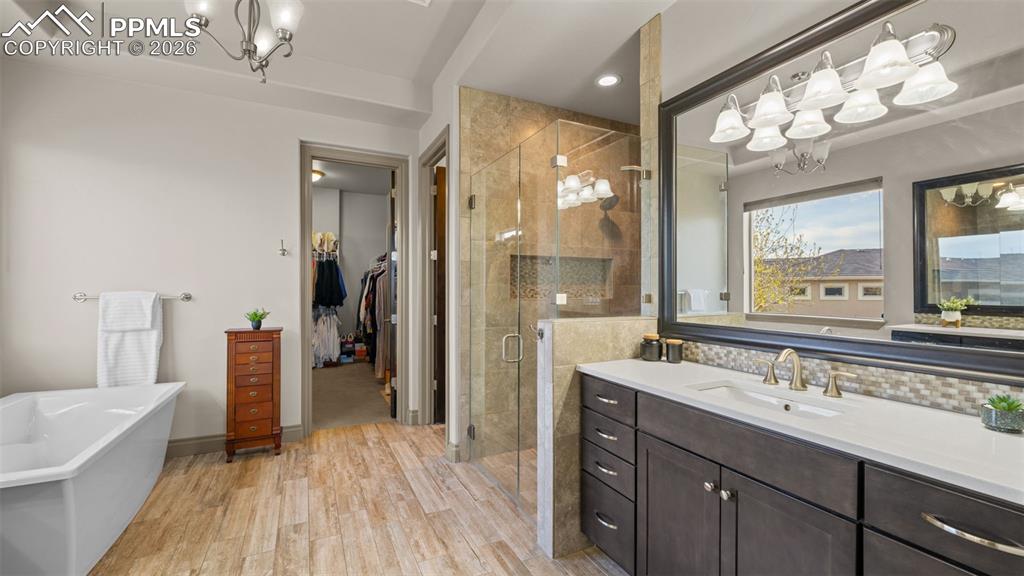 Image 19 of 45: Bathroom