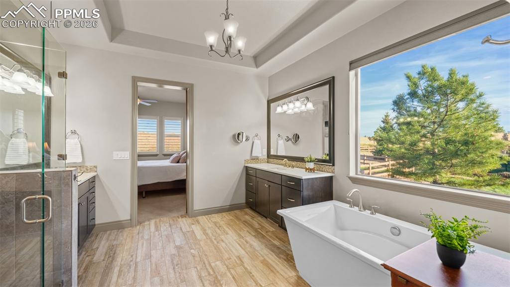 Image 20 of 45: Bathroom