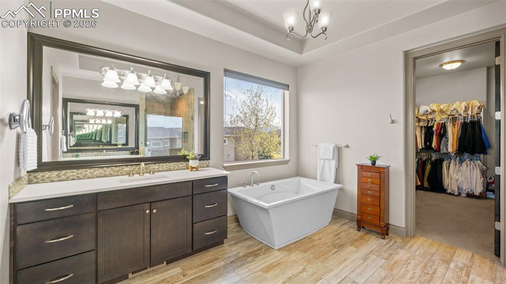 Image 21 of 45: Bathroom