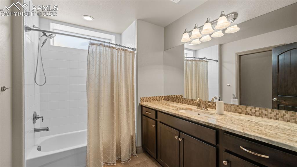 Image 29 of 45: Bathroom