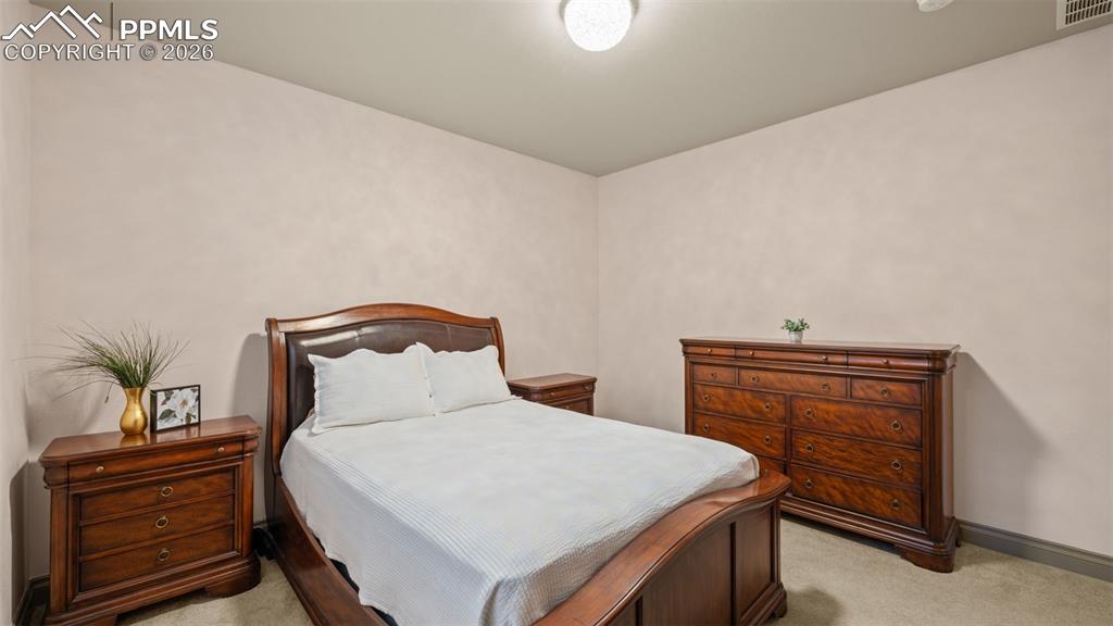 Image 31 of 45: Bedroom