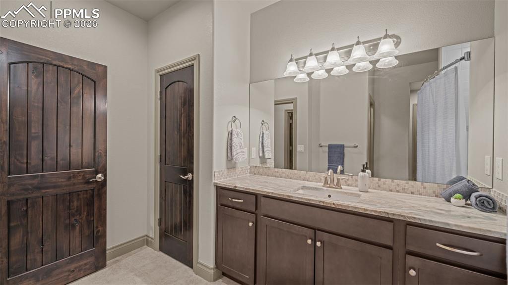 Image 33 of 45: Bathroom