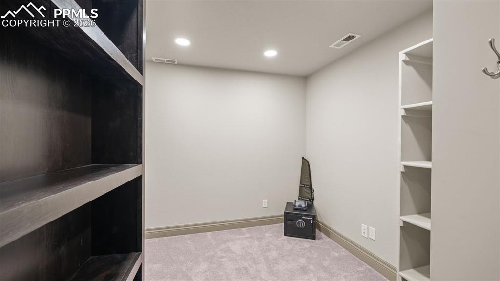 Image 35 of 45: Closet