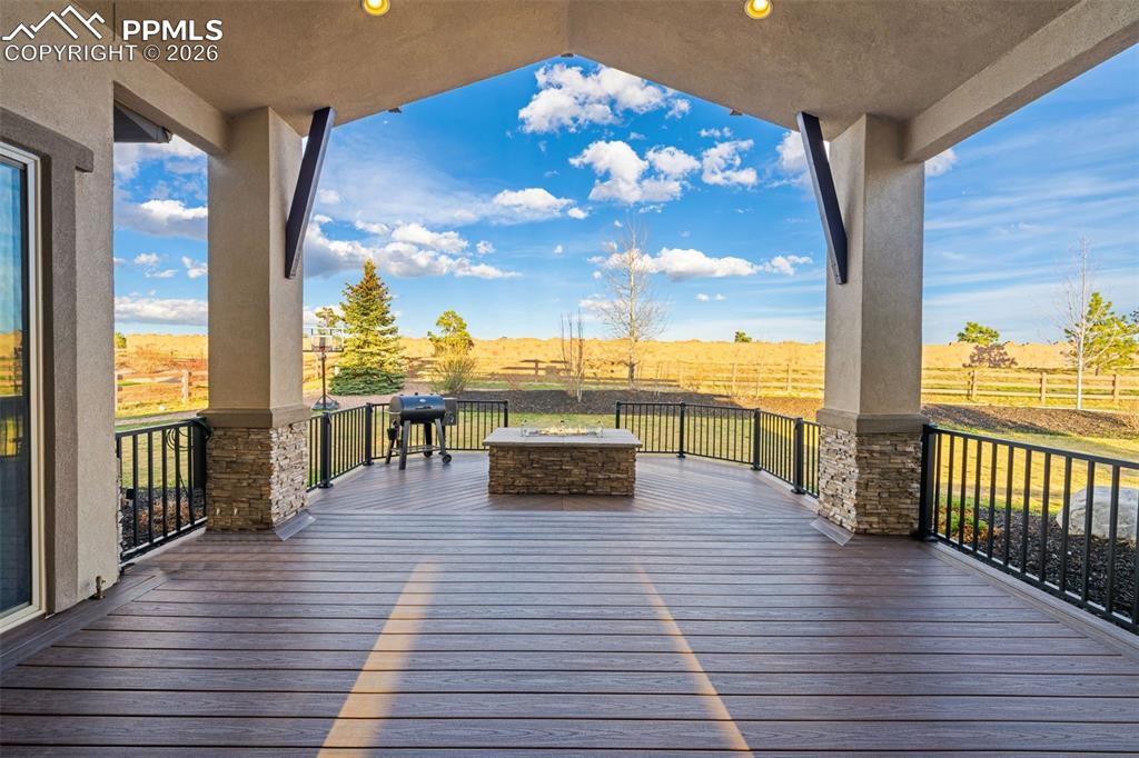 Image 39 of 45: Deck