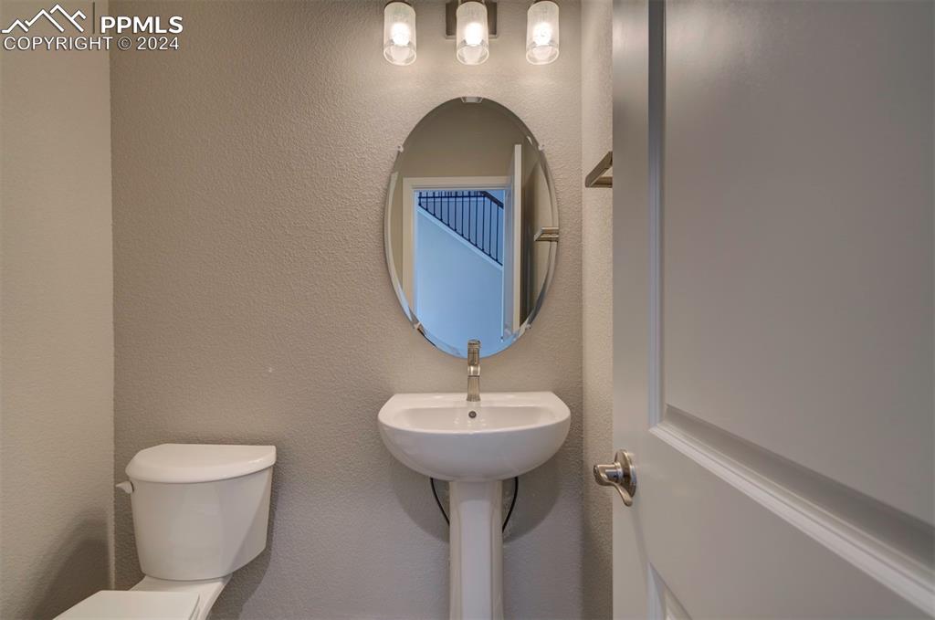 Image 17 of 47: Bathroom with toilet