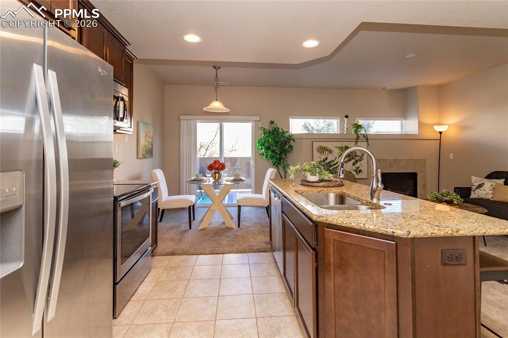 Image 11 of 38: Kitchen