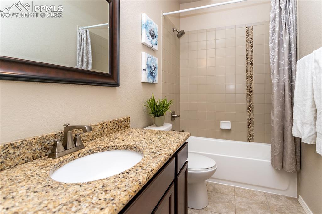 Image 32 of 38: Bathroom