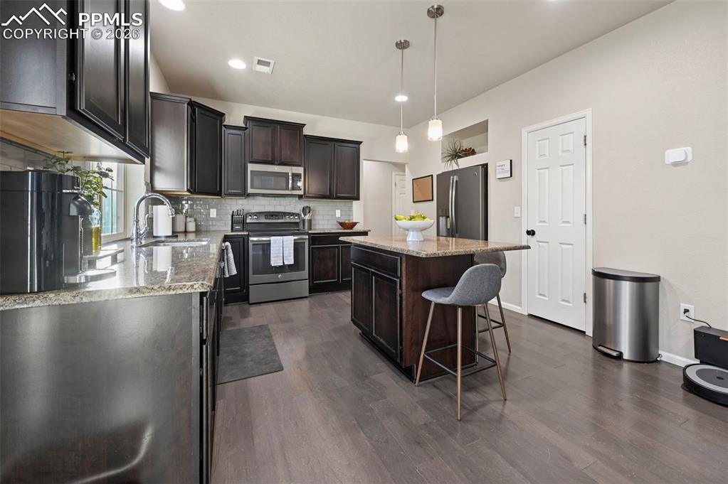 Image 10 of 35: Kitchen