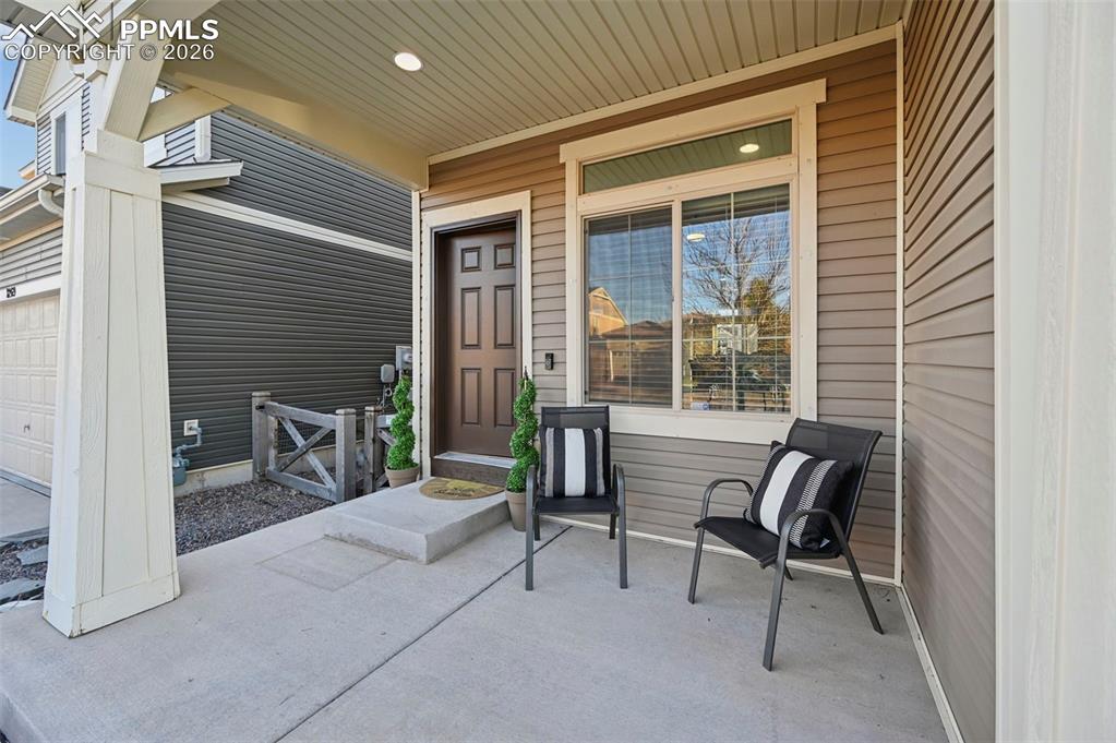 Image 4 of 35: Entry