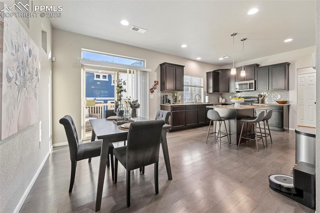 Image 8 of 35: Dining Area