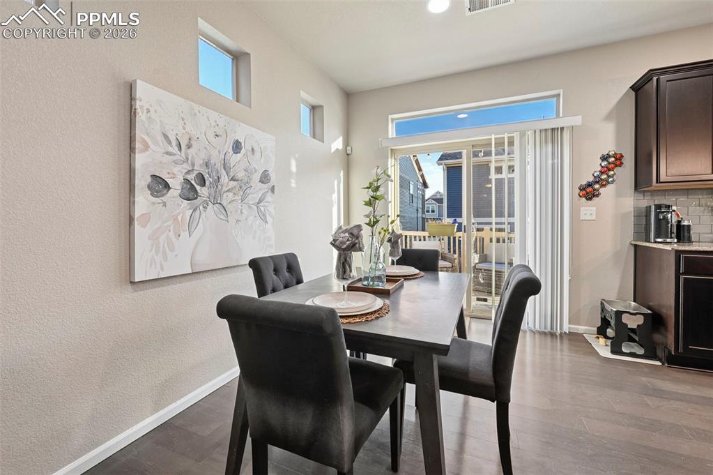 Image 9 of 35: Dining Area