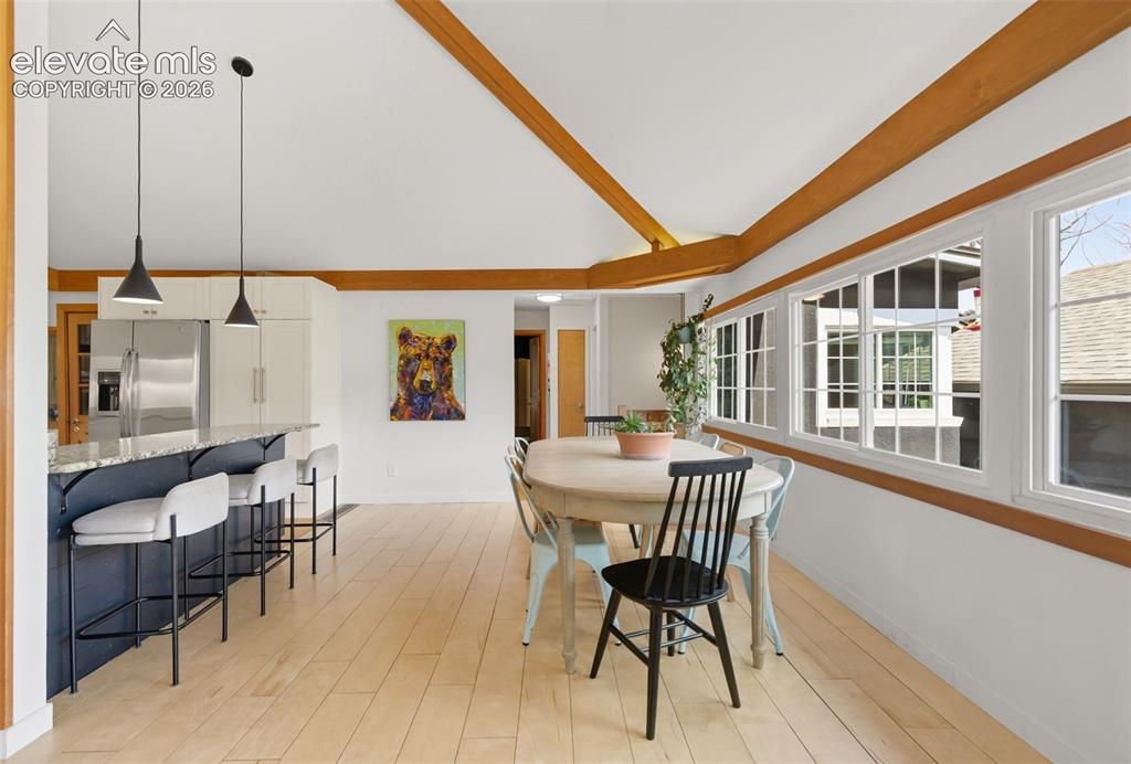 Image 18 of 50: Dining Area