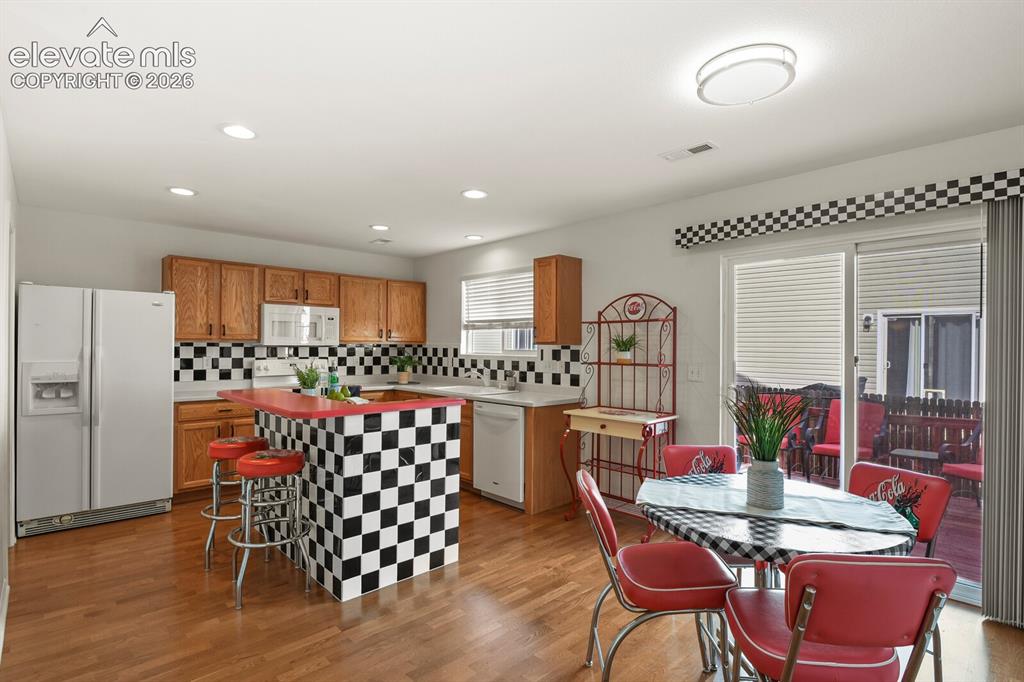 Image 10 of 46: Kitchen