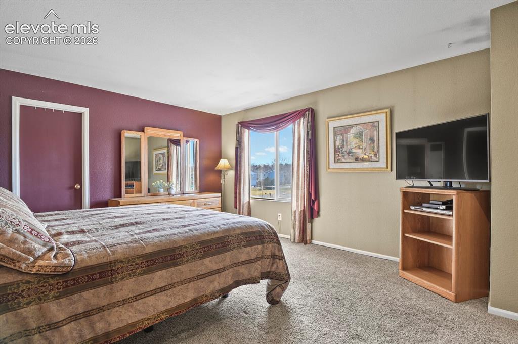 Image 18 of 46: Bedroom