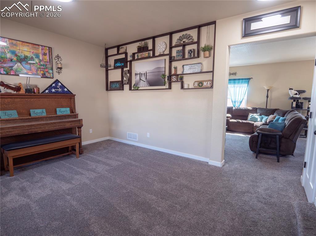 Image 8 of 32: Sitting Room