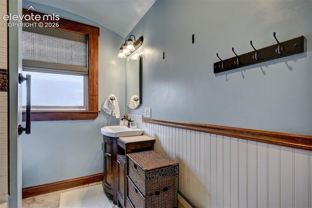Image 15 of 49: Bathroom