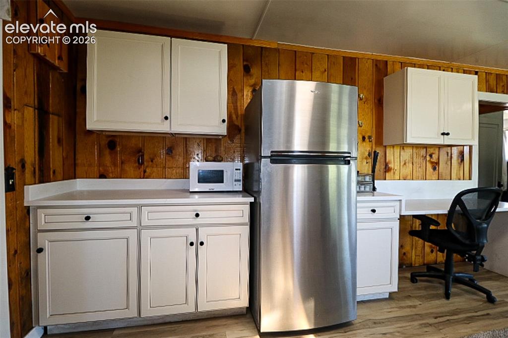 Image 10 of 27: Kitchen