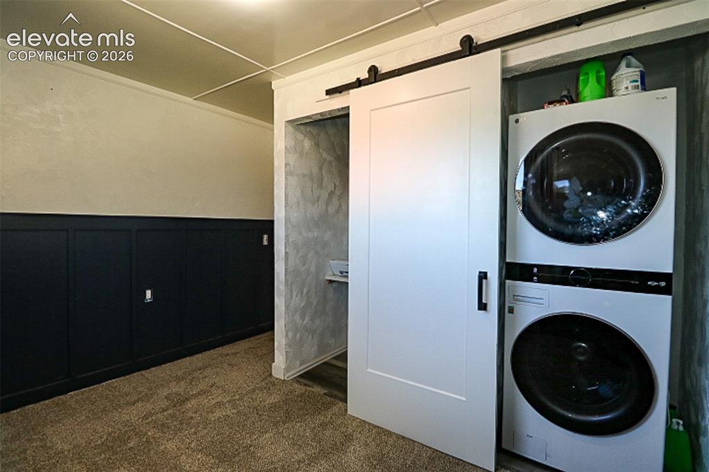 Image 18 of 27: Laundry